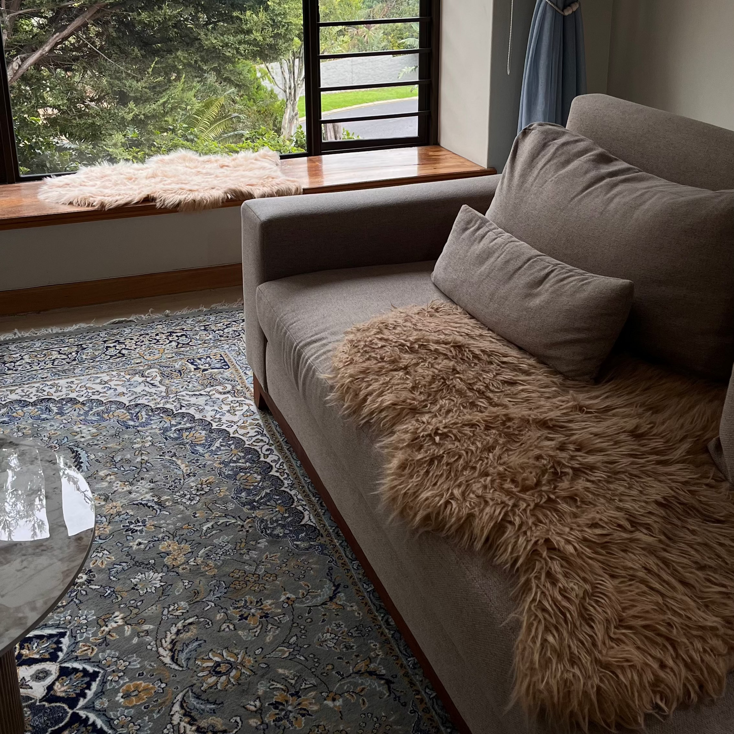 Halden fur- wavy fur, floor and couch rug